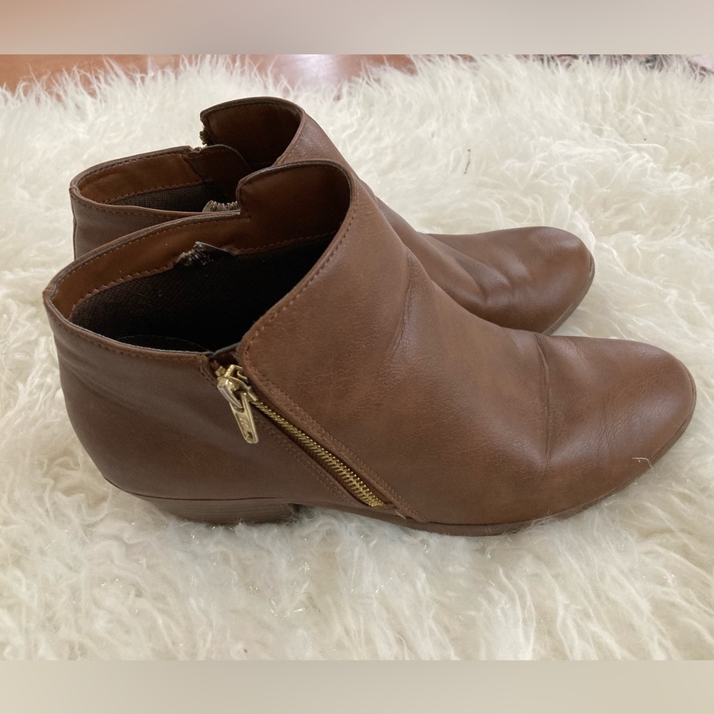 American Eagle Brown Boots Size 9